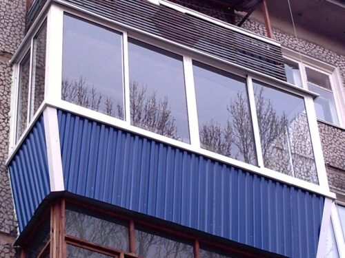 Какой тип остекления балкона будет самым недорогим и эффективным?